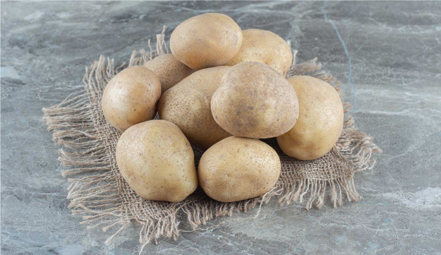 stapel rauwe aardappelen