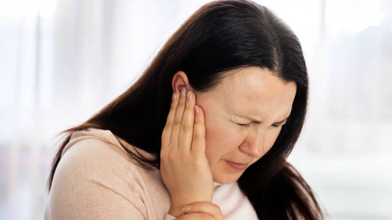 vrouw last van tinnitus