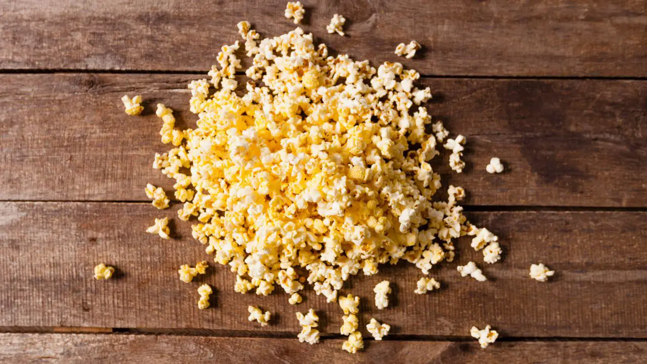 popcorn op tafel