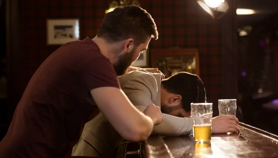 man in bar wordt sneller dronken dan andere man